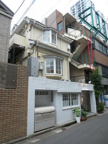 ビッグガーデン中野 地上2階地下1階建
