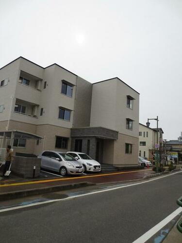 新潟県新潟市中央区八千代１丁目 3階建 築7年5ヶ月