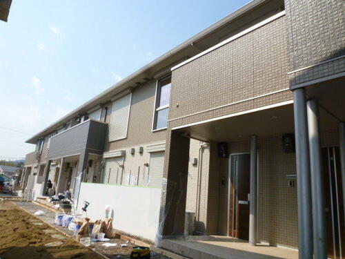 大阪府箕面市桜１丁目 2階建