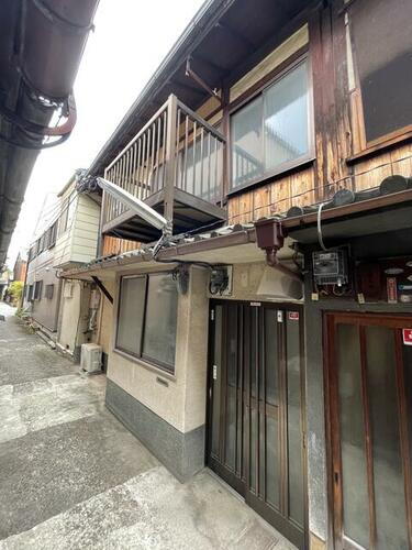 京都府京都市下京区西洞院通六条下る西側町 3階建
