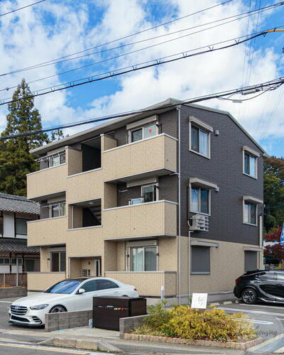 京都府木津川市木津宮ノ裏 築4年9ヶ月 3階建