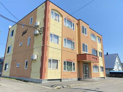 北海道旭川市旭町一条１３丁目 3階建
