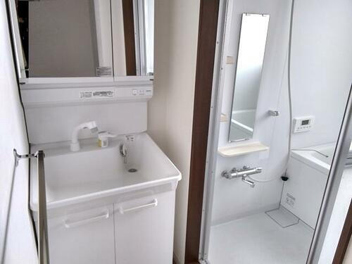 広島県広島市佐伯区五日市町大字昭和台 築46年2ヶ月 3階建