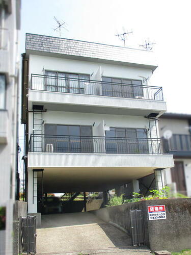 松岡マンション 3階建