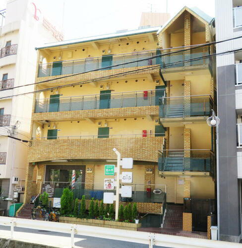 ボンジョルノ戸田 地上4階地下1階建