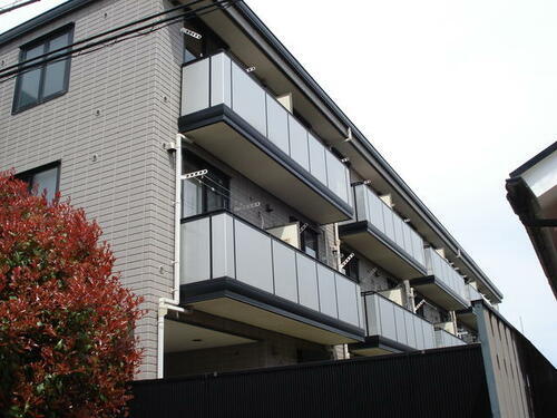 ドミール南足柄 3階建