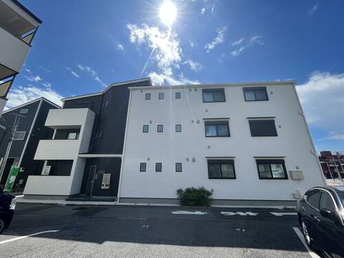 東京都足立区関原１丁目 築3年8ヶ月 3階建