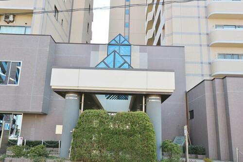新潟県新潟市中央区万代５丁目 14階建