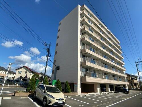 Ｒａｌｕｘ 8階建