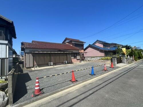 三重県鈴鹿市寺家６丁目 2階建