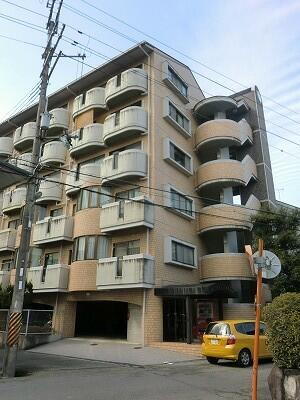 兵庫県三田市下田中 6階建