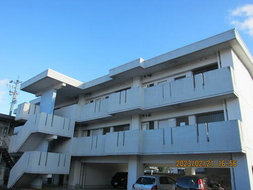 三重県伊賀市上野忍町 3階建