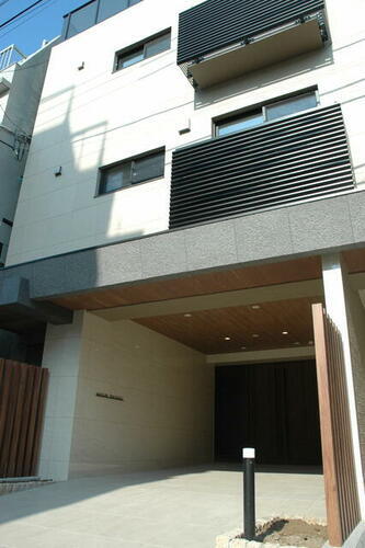 東京都新宿区大京町 賃貸マンション