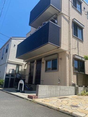 神奈川県横浜市鶴見区寺谷１丁目 3階建