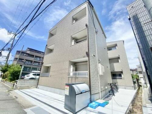 大阪府吹田市岸部中３丁目 築2年7ヶ月 3階建