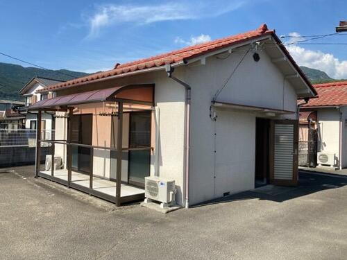 山梨県笛吹市春日居町鎮目 平屋建て