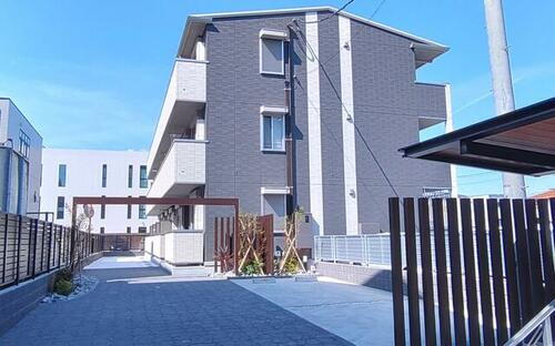 Ａｌｉｖｉｏ　ｇａｒｄｅｎ　ｔｅｒｒａｃｅ 3階建