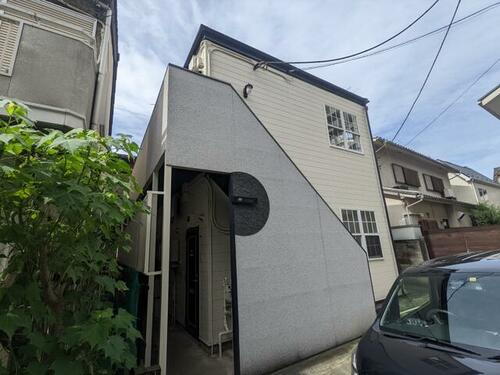 東京都中野区本町６丁目 2階建
