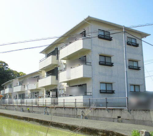 高知県土佐市用石 3階建 築28年8ヶ月