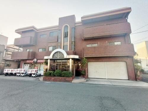 ホワイエ・アンノマエ