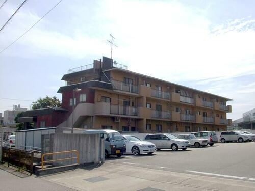 富山県富山市五福五福末広町 3階建
