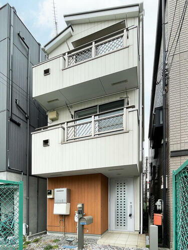 荒川１丁目貸家 3階建