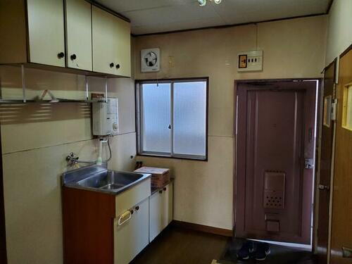 東京都足立区綾瀬３丁目 築56年9ヶ月 3階建