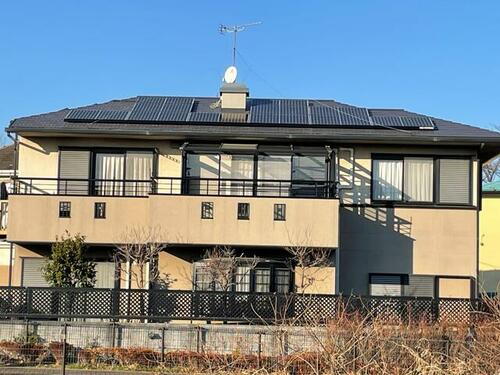 富士見町４丁目　鉄骨造建物　太陽光発電・蓄電池システム付　バス２ヶ所 2階建
