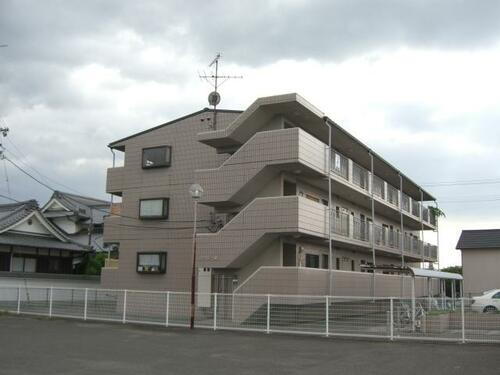 アイビー館 3階建