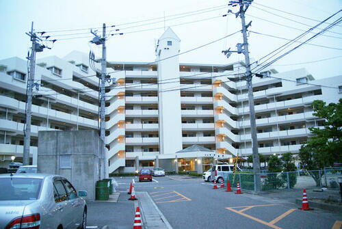 徳島県鳴門市撫養町木津 8階建