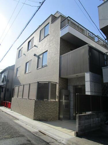 東京都目黒区鷹番３丁目 3階建