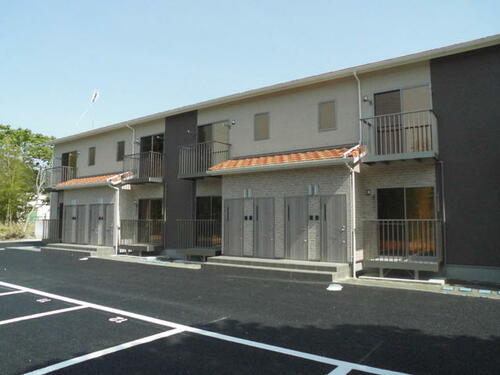 「ラウンジハウス・ならは」　　各戸駐車場２台も可能