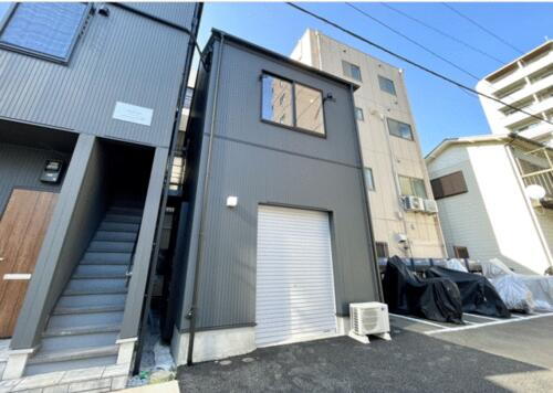 神奈川県横浜市西区戸部本町  2階建