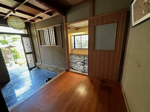 香川県坂出市久米町１丁目 5階建