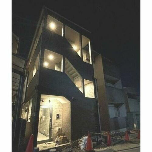 大阪府吹田市藤が丘町 築2年4ヶ月 3階建