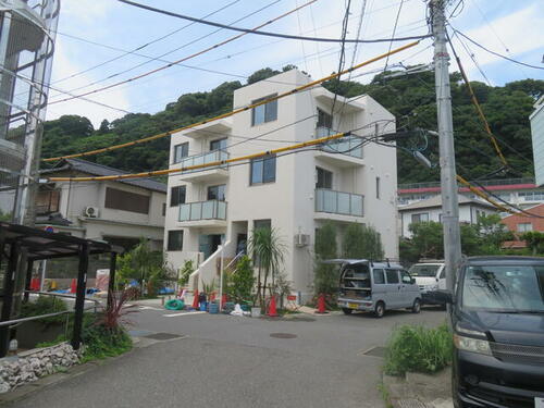 神奈川県鎌倉市坂ノ下 3階建 