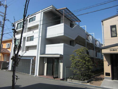 コーポ西明石７ 3階建