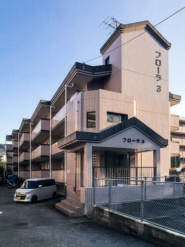 フローラ３ 3階建
