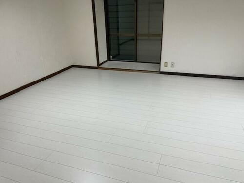 三重県津市豊が丘３丁目 2階建