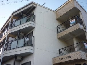 大阪府摂津市千里丘３丁目 3階建