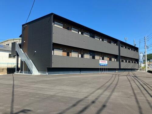 佐賀県伊万里市大坪町乙 2階建