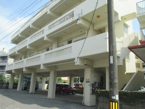 沖縄県宜野湾市宜野湾２丁目 3階建 築40年