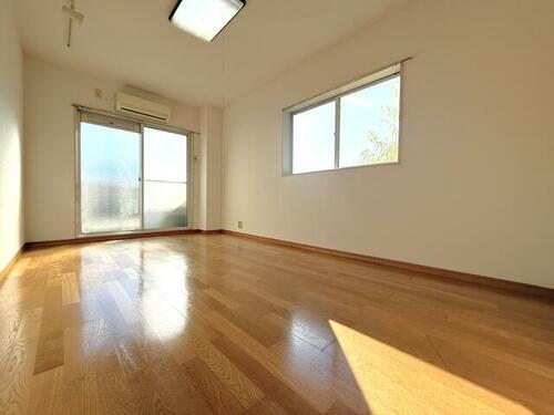 メゾン・ド・トレビ泉