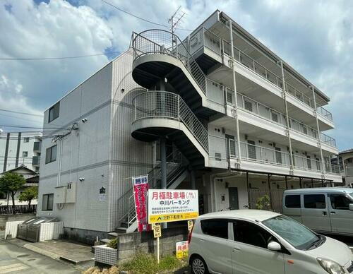 熊本県熊本市中央区黒髪１丁目 4階建