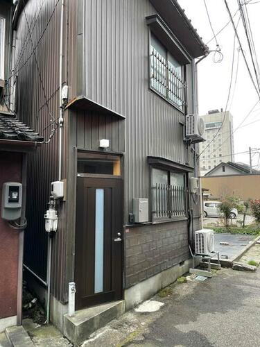 富山県高岡市大手町 2階建