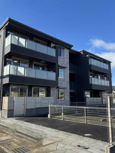京都府京都市右京区太秦八反田町 3階建