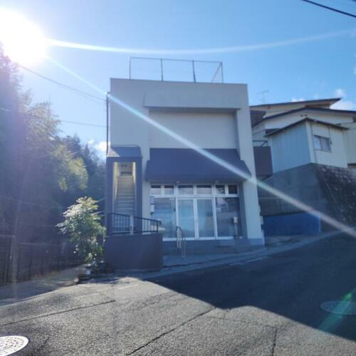 宮城県仙台市太白区萩ケ丘 地上3階地下1階建