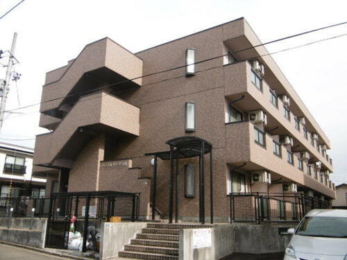 ノーブルカーサ八幡 3階建