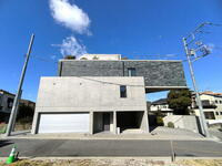 神奈川県三浦郡葉山町堀内 3階建 築3年8ヶ月