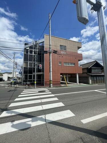 宮城県白石市字東小路 3階建